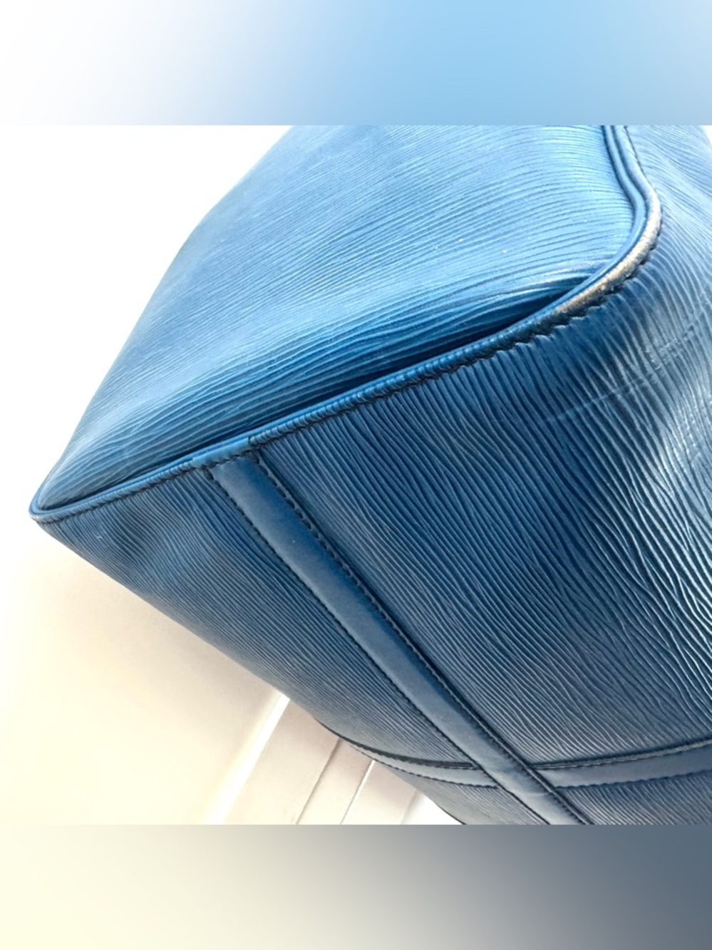 LOUIS VUITTON Keepall 50 Blue Epi Leather Travel Duffle Bag Weekender + Tag - Picture 5 of 10